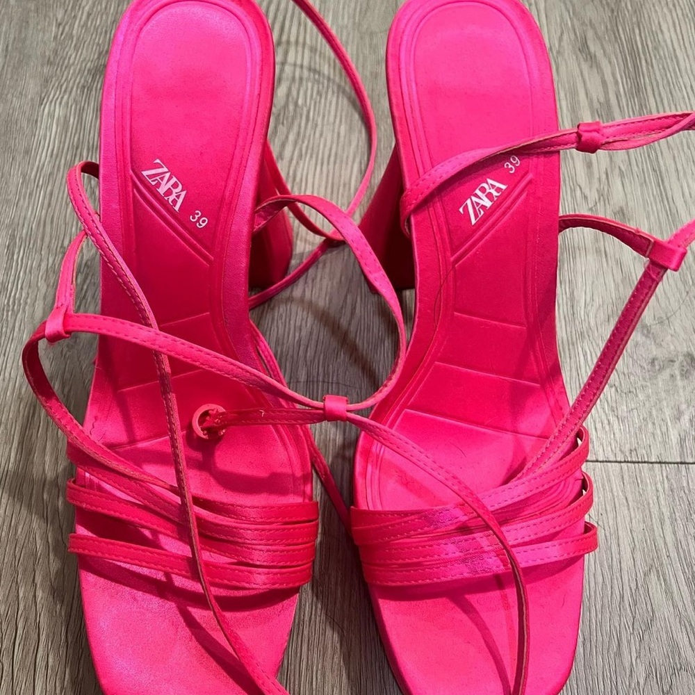 Never Worn - image 3